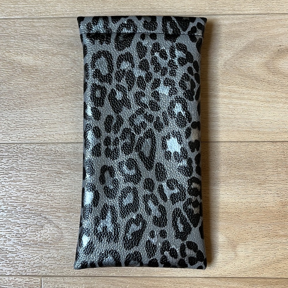 Guess Case - Picture 3 of 4
